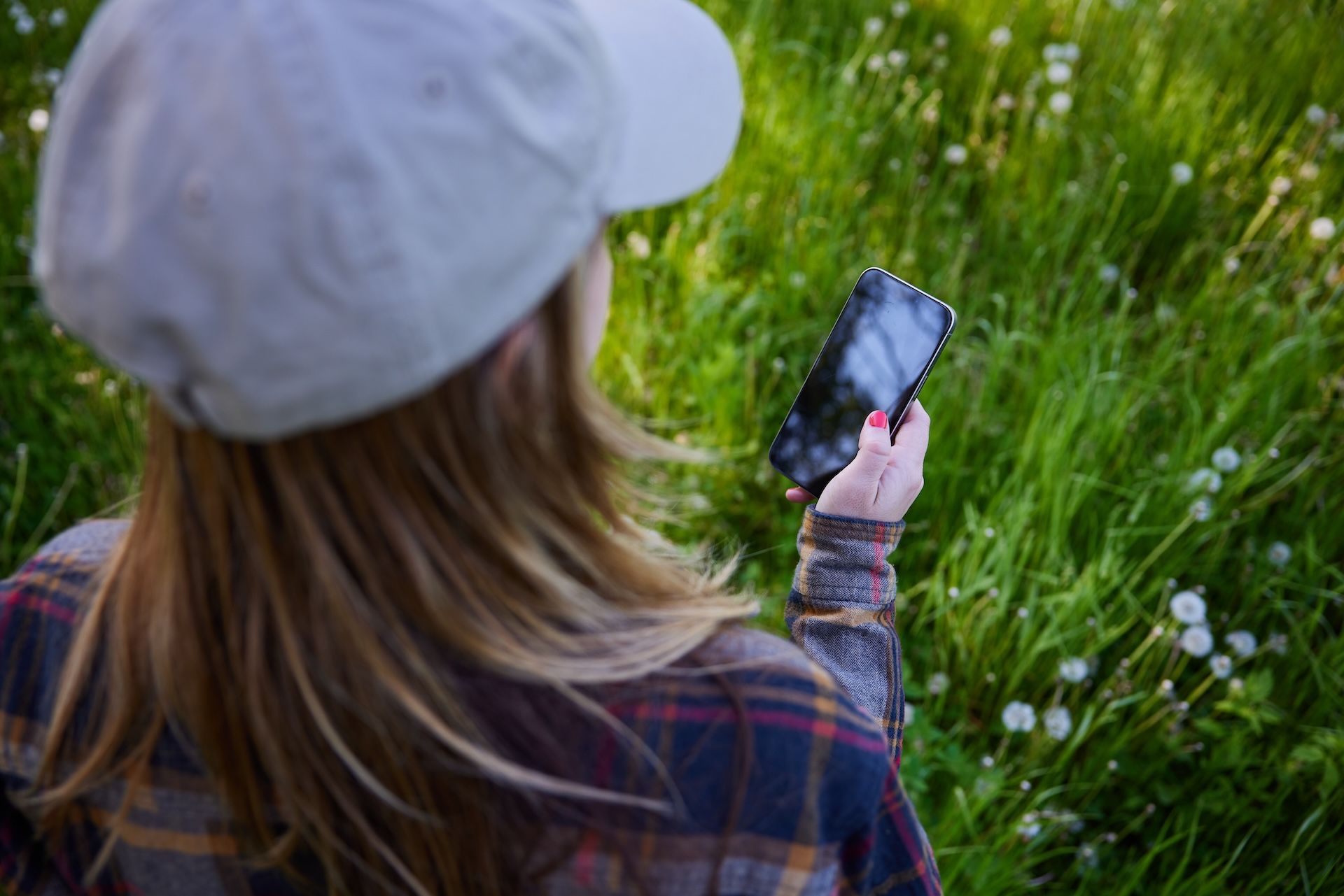A female hunter with a phone to use the HuntWise app, planning Virginia hunting seasons concept.