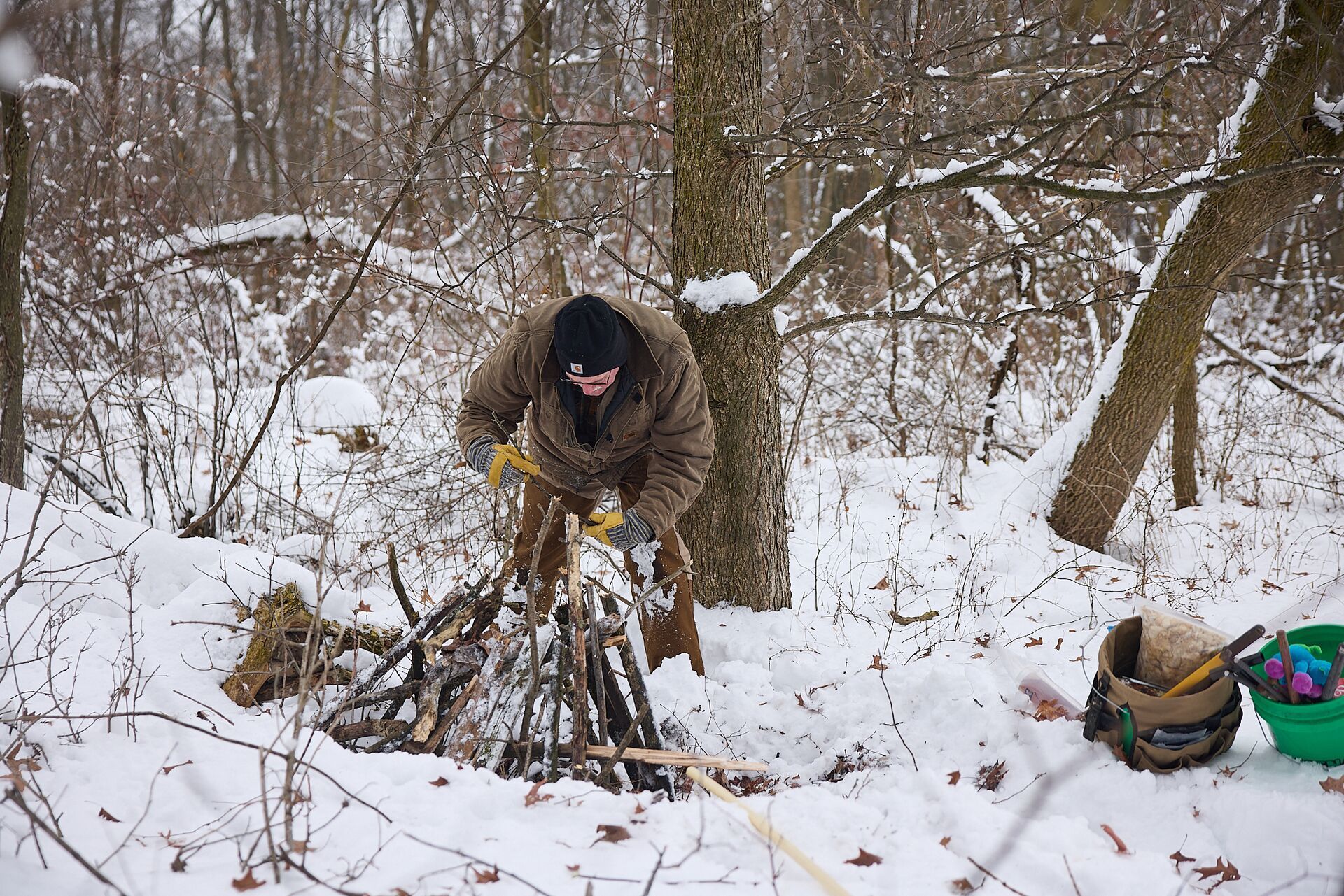 Setting an animal trap in the snow, how to use a live tra concept.