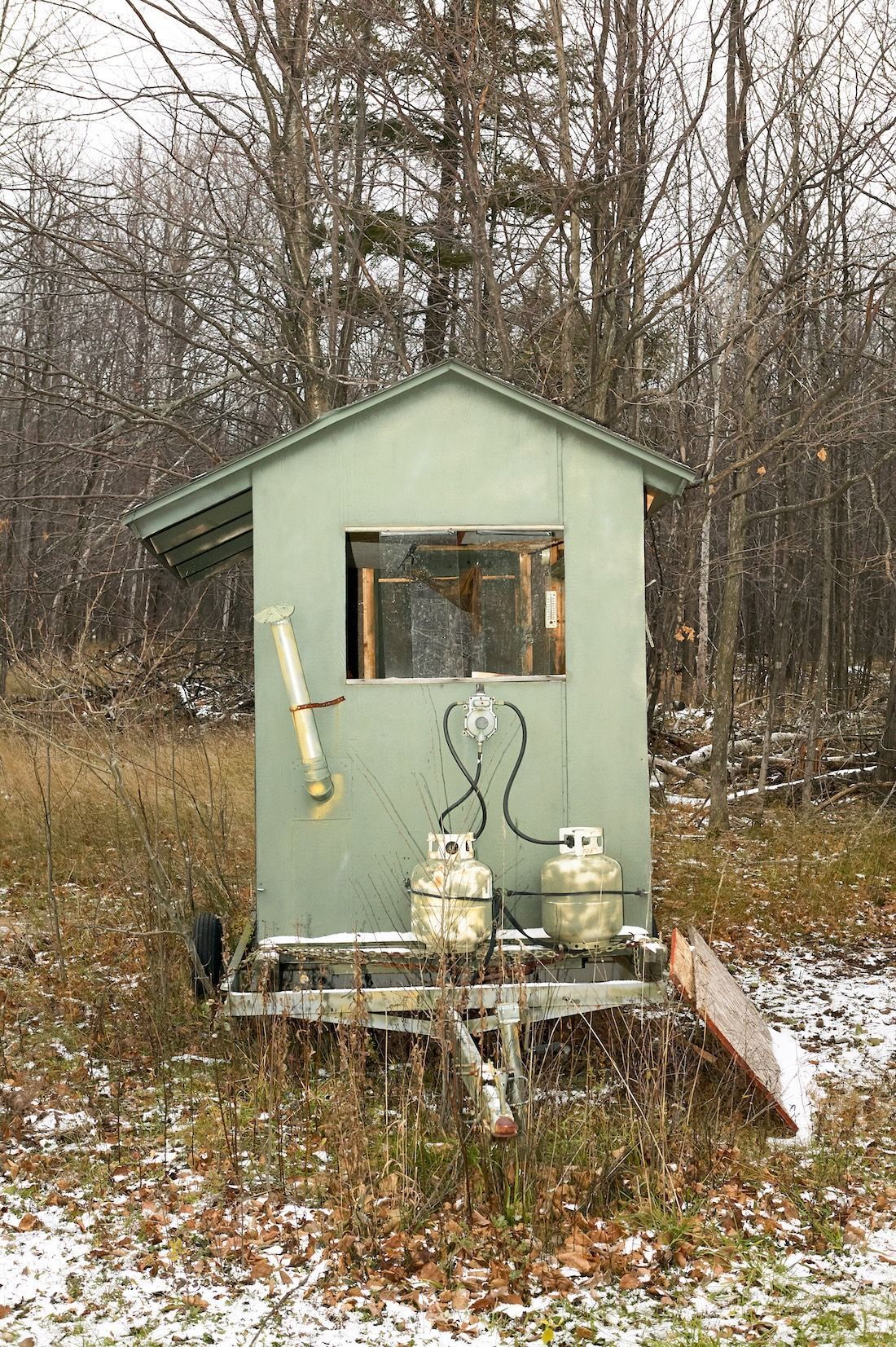A diy ground blind for hunting.