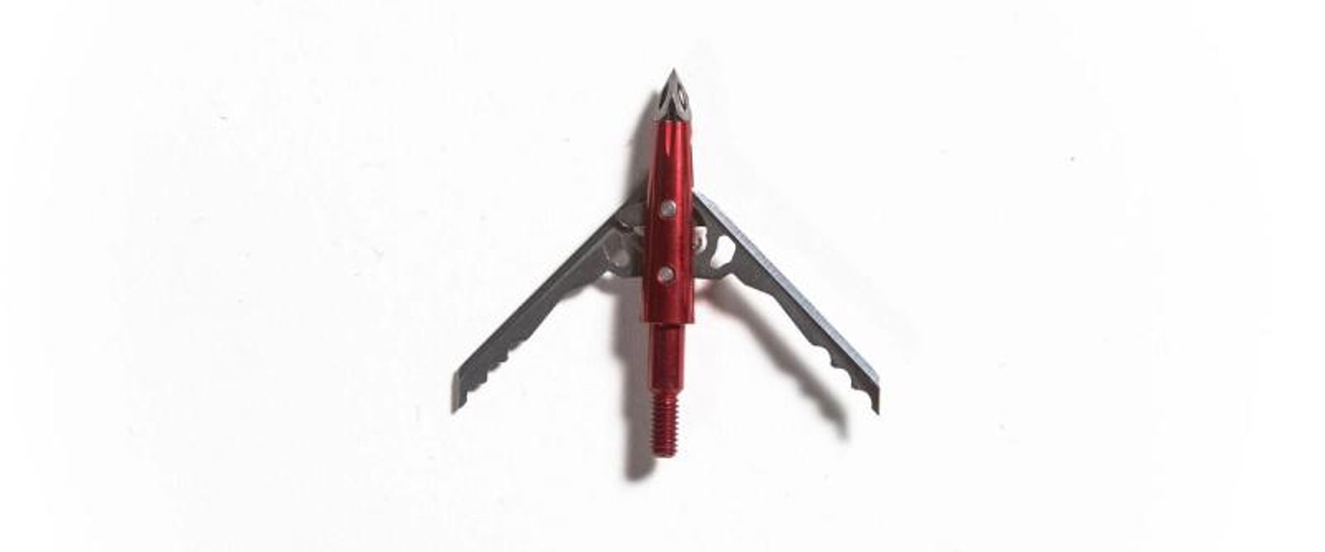 An isolated broadhead for bowhunting on a white background.